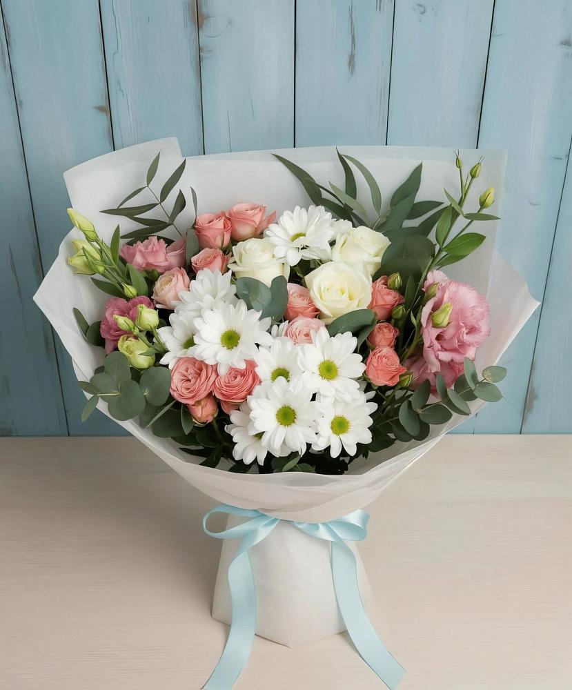 Букет цветов из: Розы, Лизиантусы и Хризантемы во Фрязино