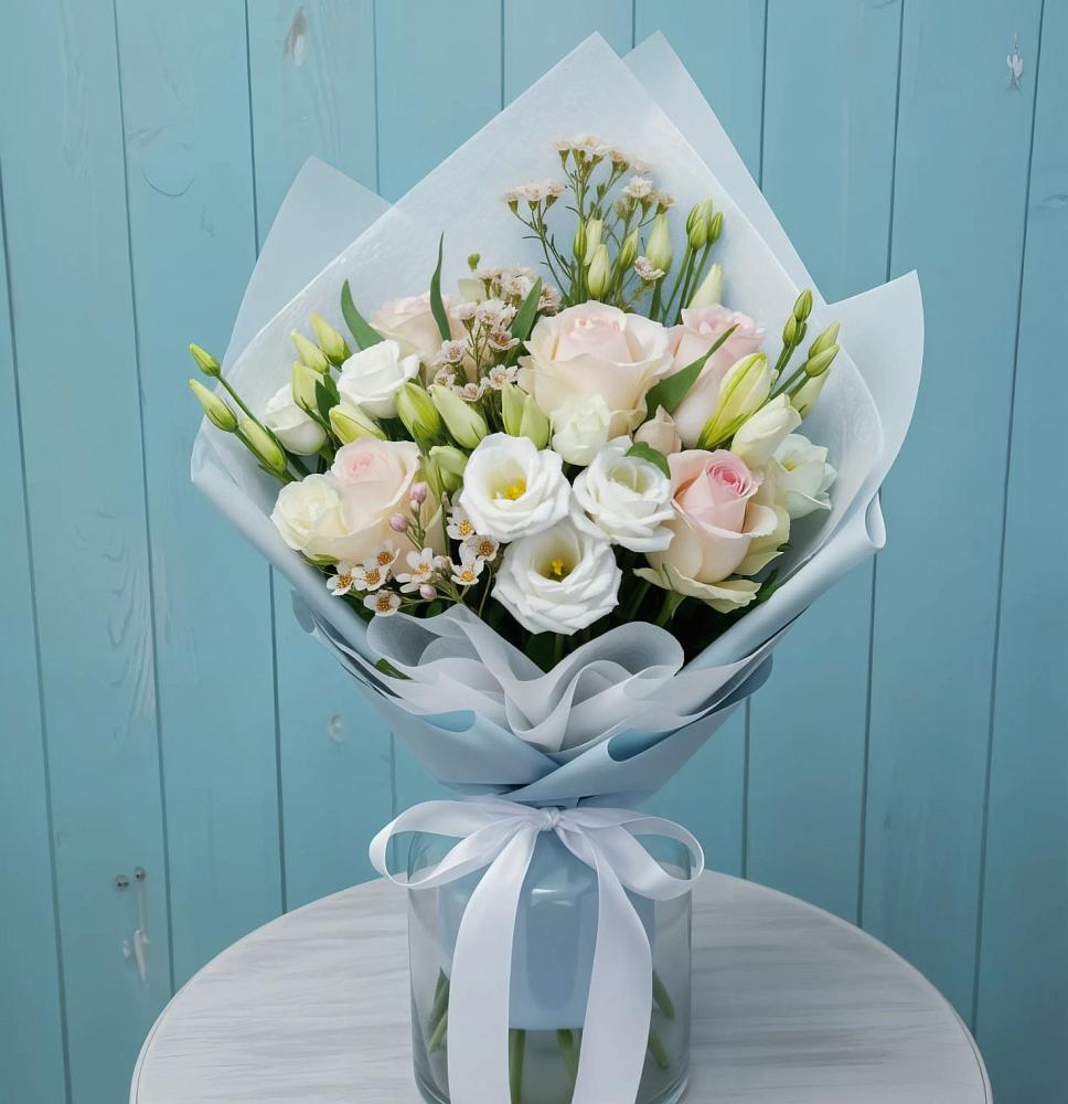 Букет цветов из: Розы и Лизиантусы во Фрязино