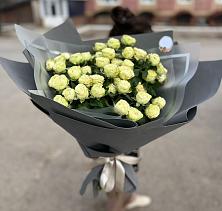 Букет Белые кустовые розы Солинеро во Фрязино
