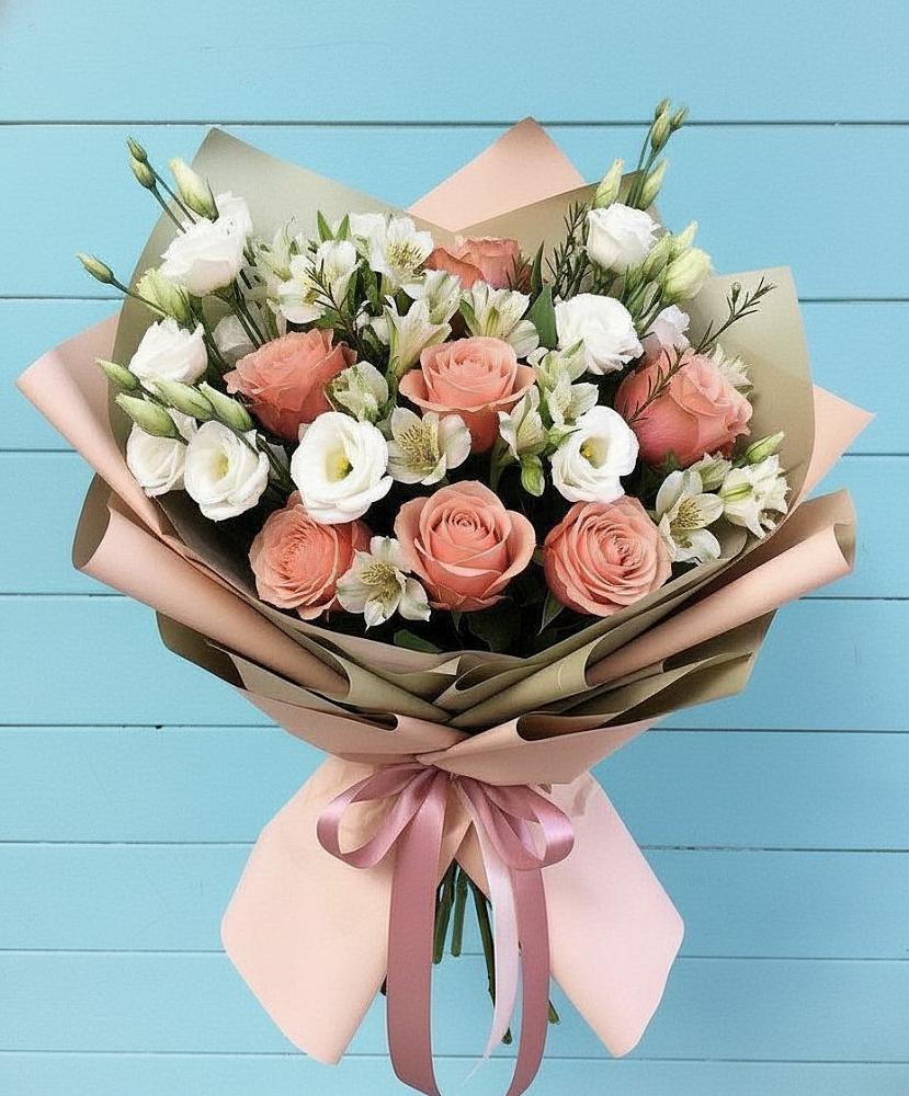 Букет цветов из: Розы, Альстромерии и Лизиантусы во Фрязино