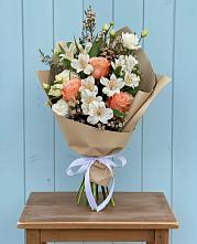 Букет цветов из:  Альстромерии, Лизиантусы, Розы и Хризантемы во Фрязино