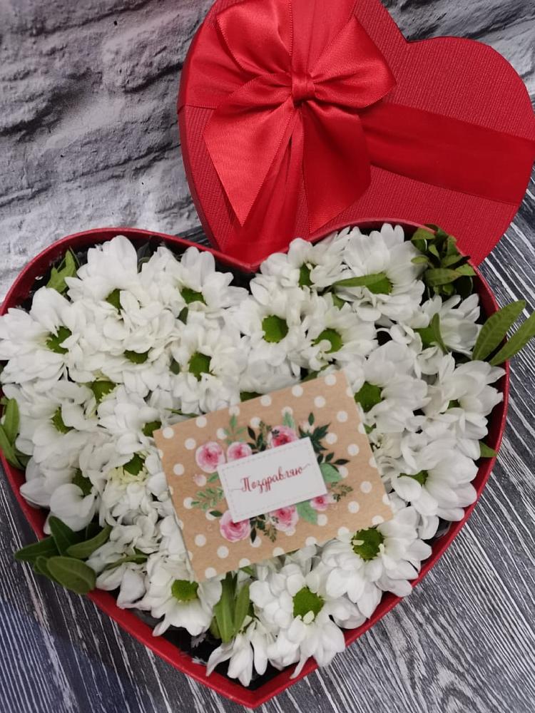 Цветочная композиция из Хризантемы в виде сердца во Фрязино