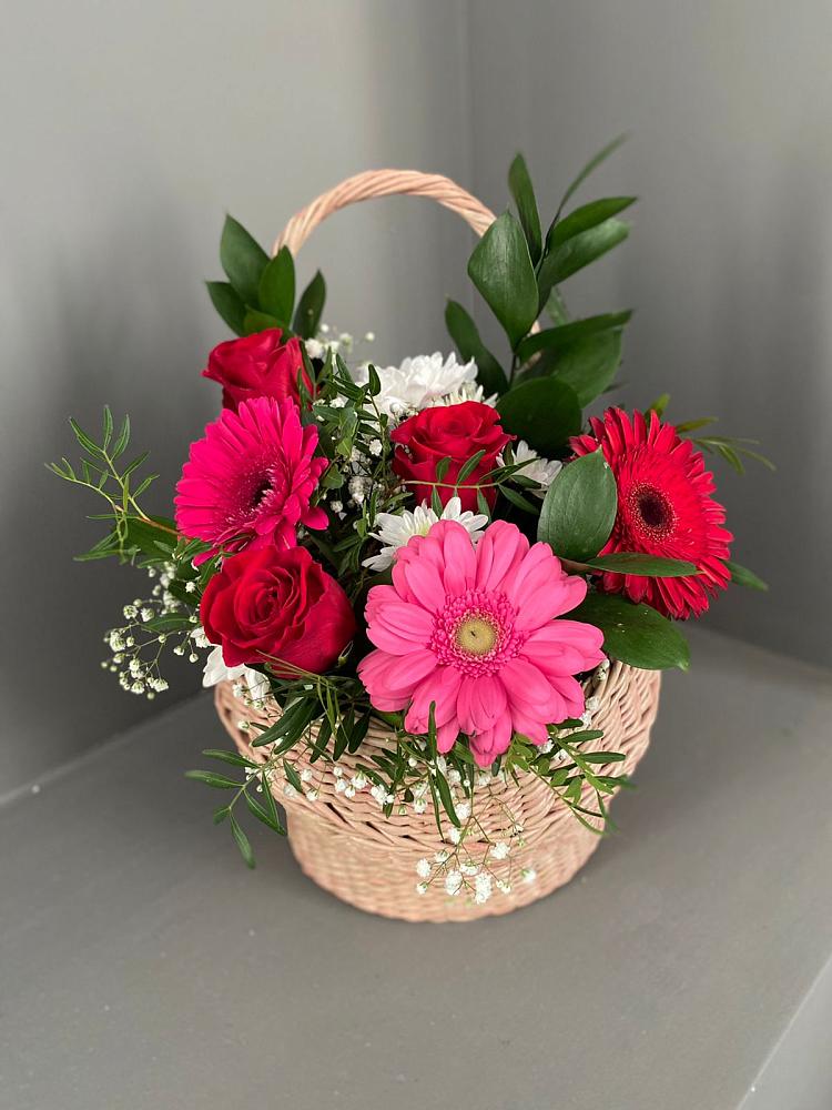 Цветочная композиция из Розы, Хризантемы и Герберы в корзине во Фрязино