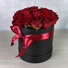 Цветочная композиция из Розы в шляпной коробке во Фрязино